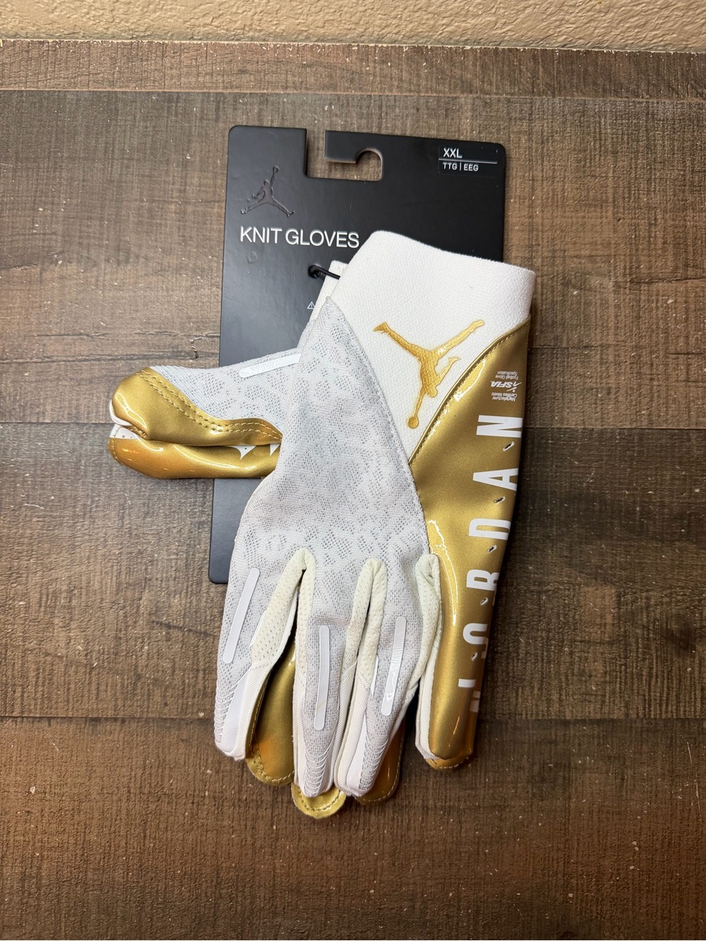 Air Jordan Vaporknit Football Gloves.
- Size 2XL Men.